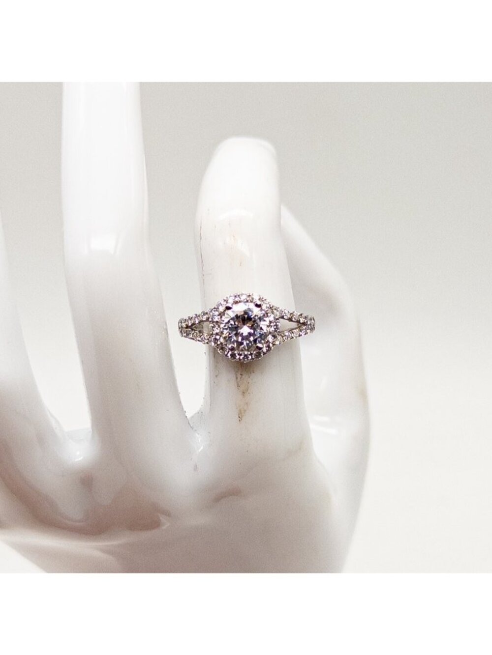 Lovely Ring in 18k White Gold NEW VERRAGIO .75ct VS G Diamond HALO Wedding MOUNT